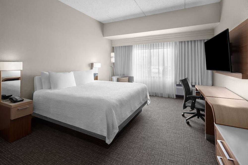 Courtyard by Marriott Detroit Brighton