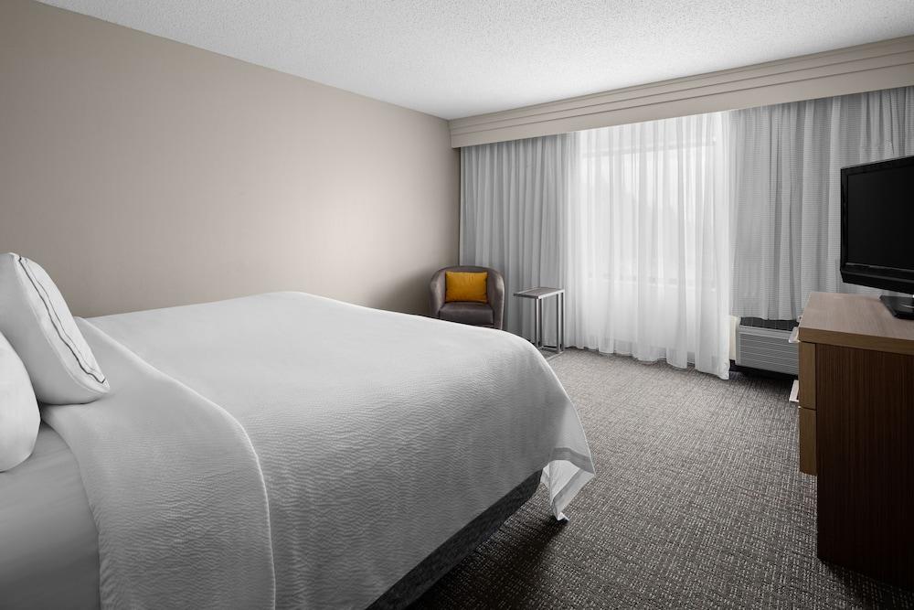 Courtyard by Marriott Detroit Brighton