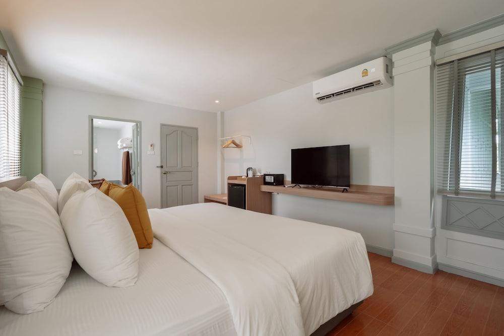 Ma Doo Bua Phuket (มาดูบัวภูเก็ต)