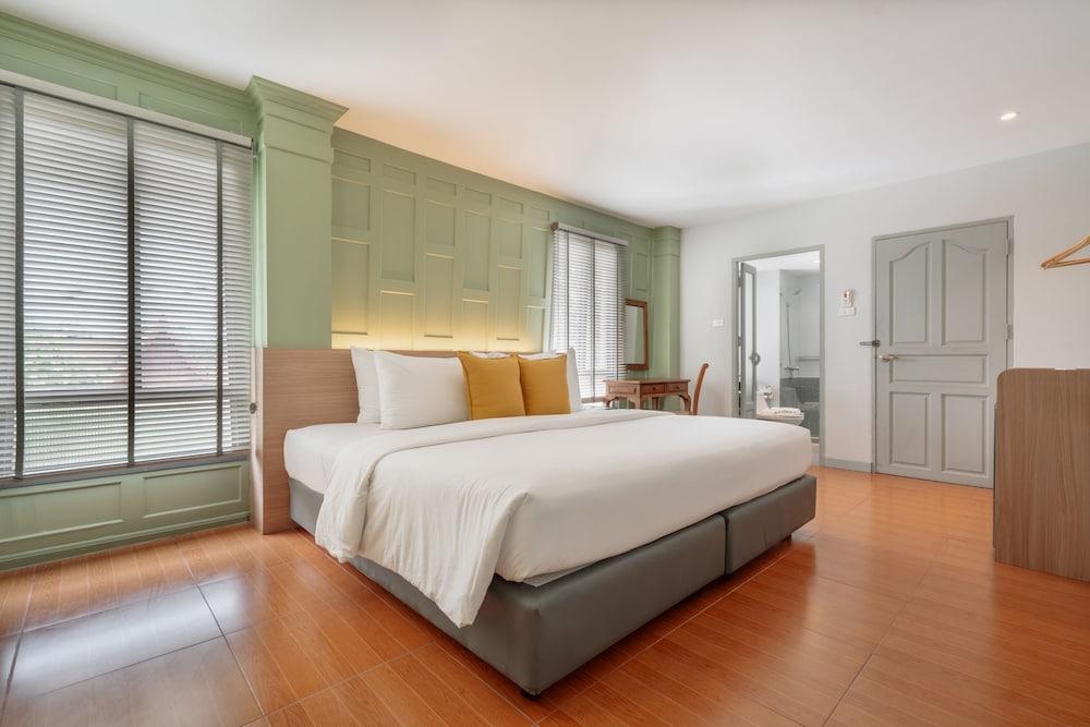 Ma Doo Bua Phuket (มาดูบัวภูเก็ต)