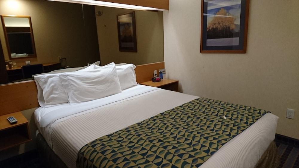 Microtel Inn & Suites by Wyndham Chihuahua