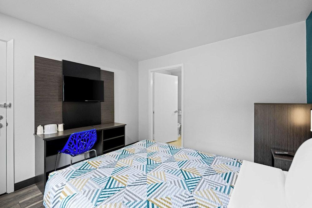 Motel 6 Monterey, CA