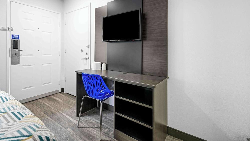 Motel 6 Monterey, CA