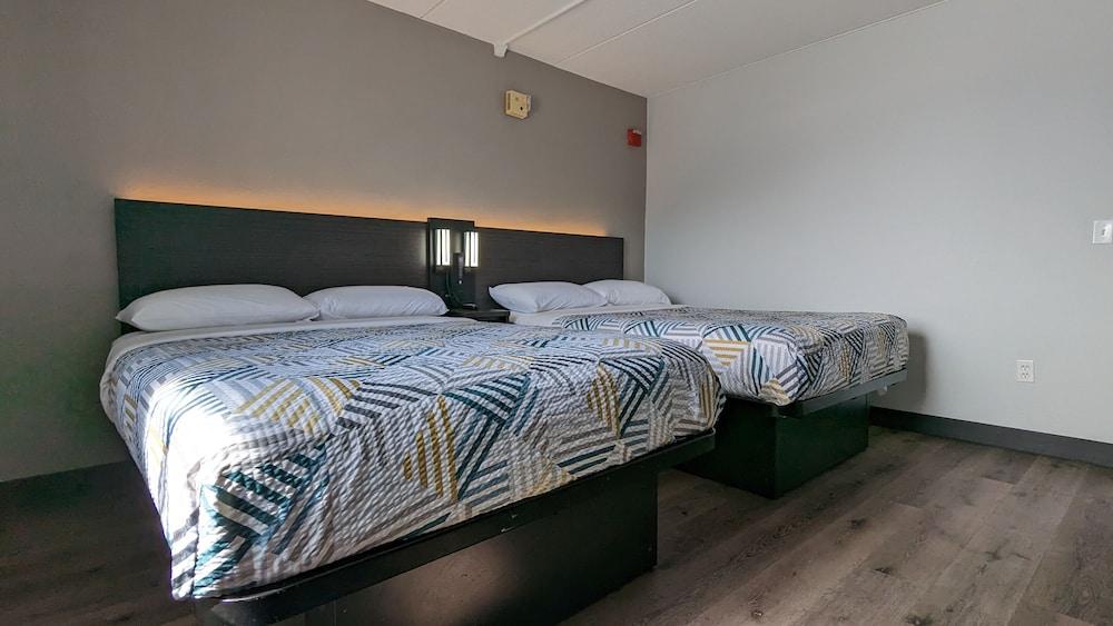 Motel 6 Leominster, MA