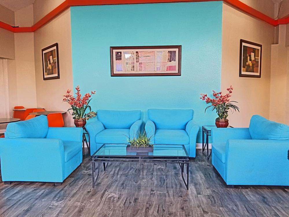 Howard Johnson by Wyndham Houston Hobby Airport