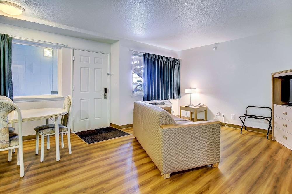 Motel 6 Coos Bay, OR