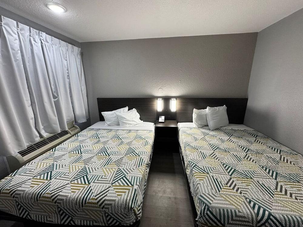 Motel 6 Bismarck, ND