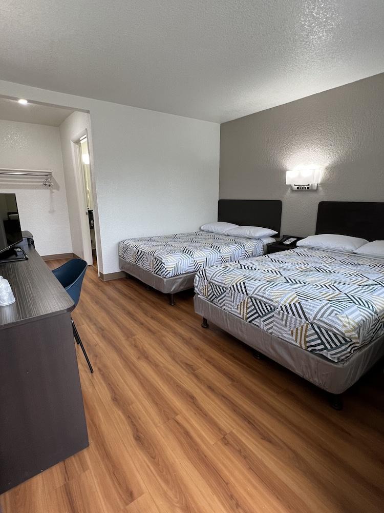 Motel 6 Longview, TX