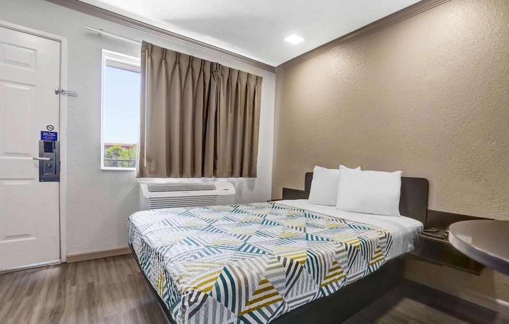 Motel 6 Red Bluff, CA