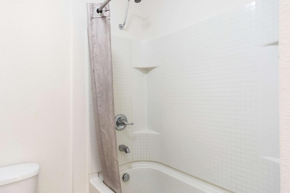 Americas Best Value Inn Bowling Green