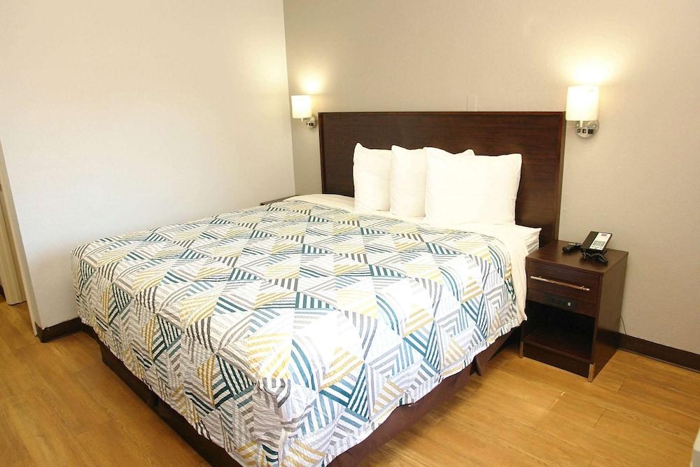 Motel 6 Hattiesburg, MS