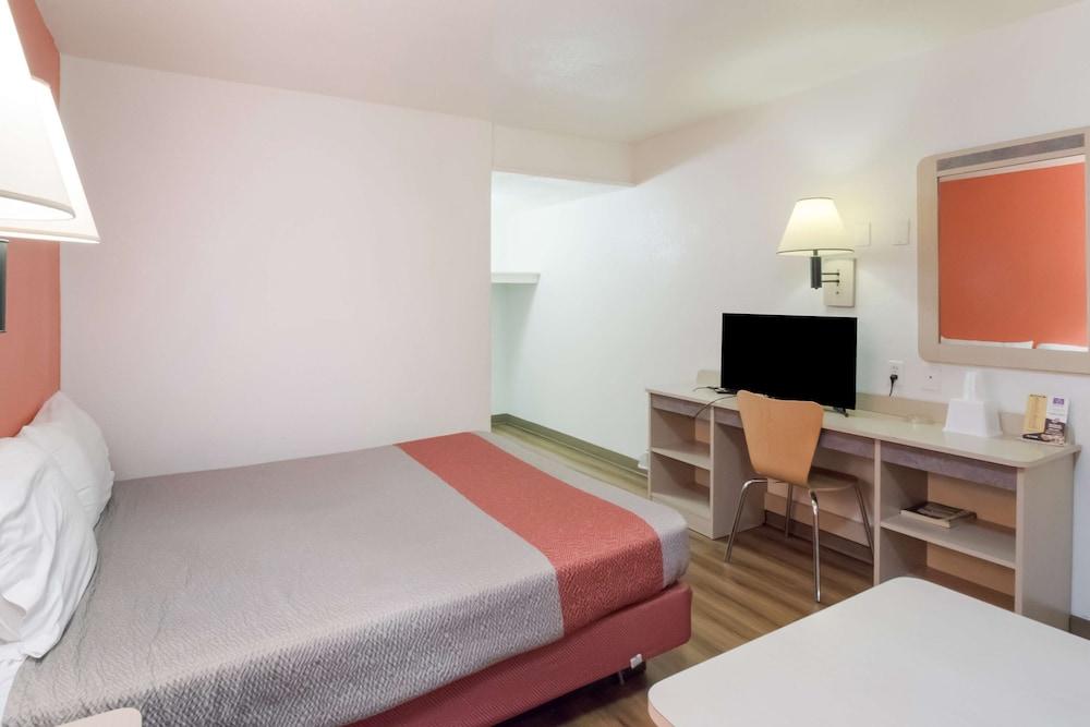 Motel 6 Moses Lake, WA