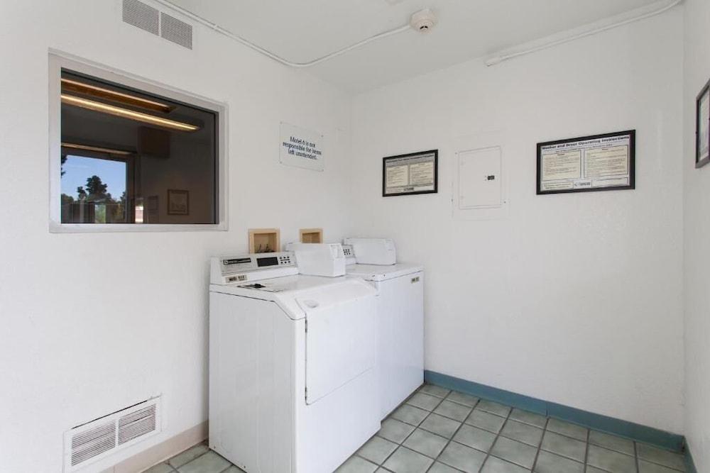 Super 8 by Wyndham Turlock