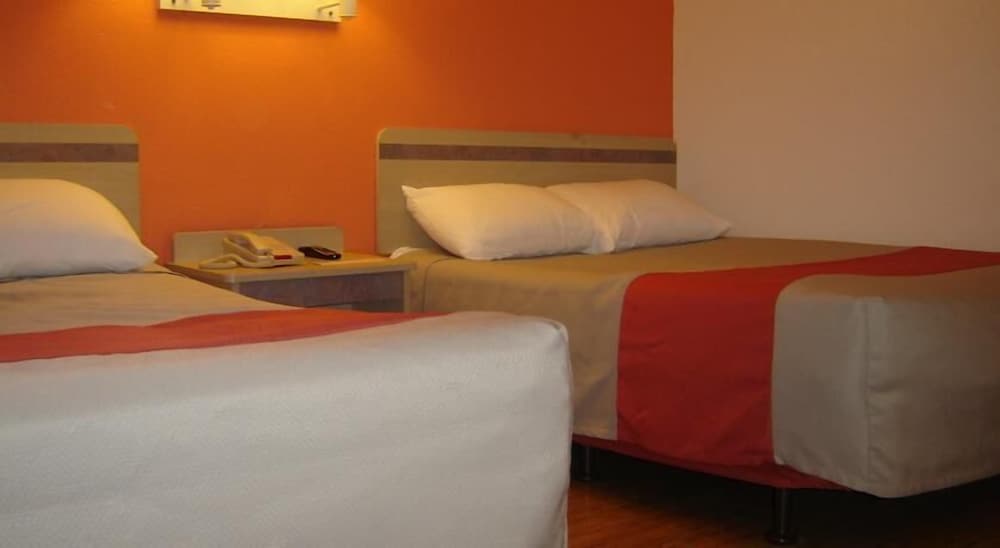 Motel 6 Topeka, KS - Northwest