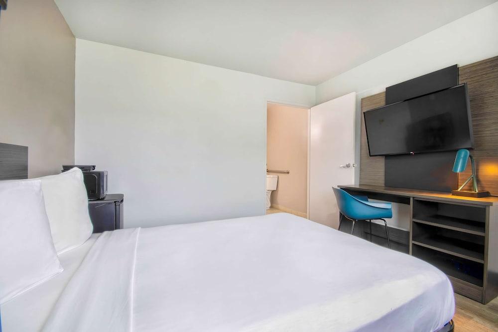 Motel 6 Austin, TX - North