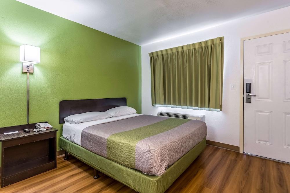 Studio 6 El Paso, TX - East