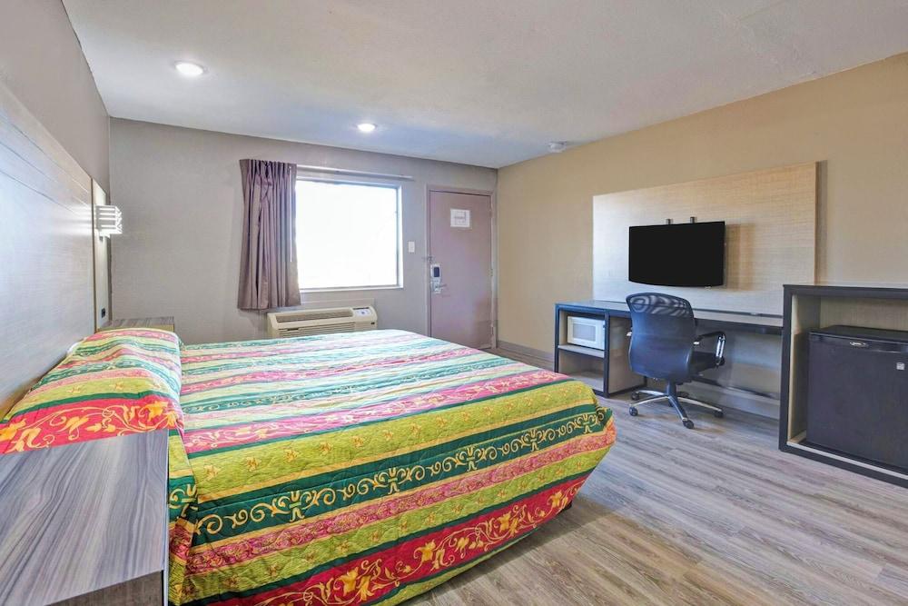 Super 7 Inn by Hotel O Dallas I 20