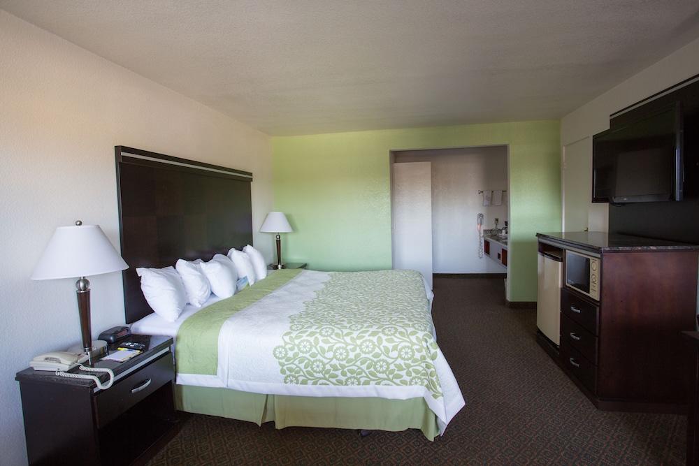 Days Inn by Wyndham Oceanside