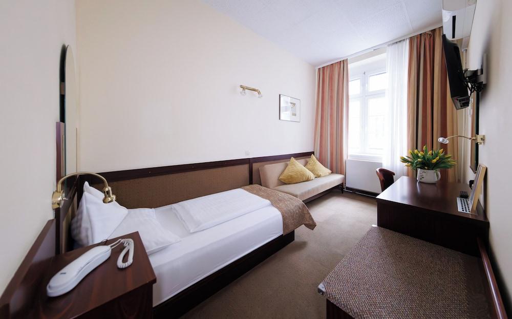 Continental Hotel-Pension