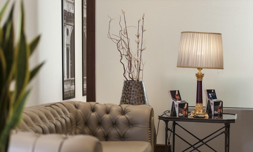 SHG Hotel De La Ville