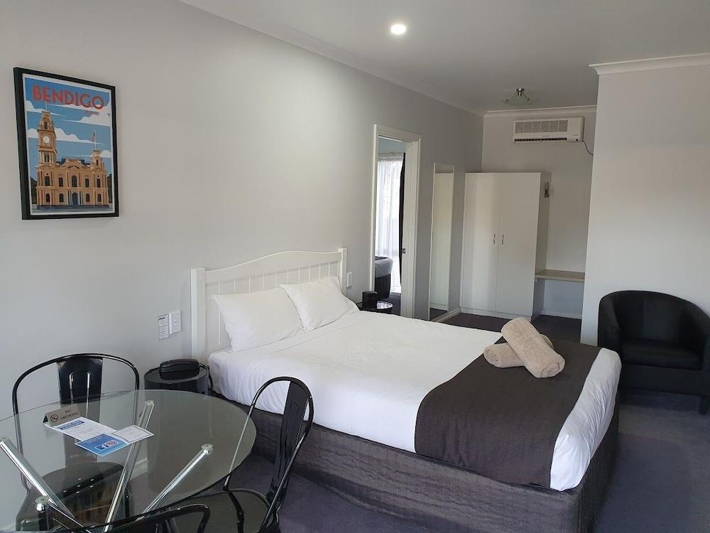 Golden Reef Motor Inn