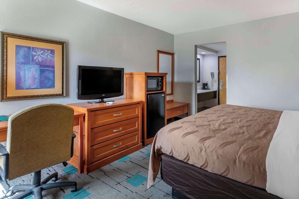 Quality Inn & Suites Chattanooga West near Lookout Mountain