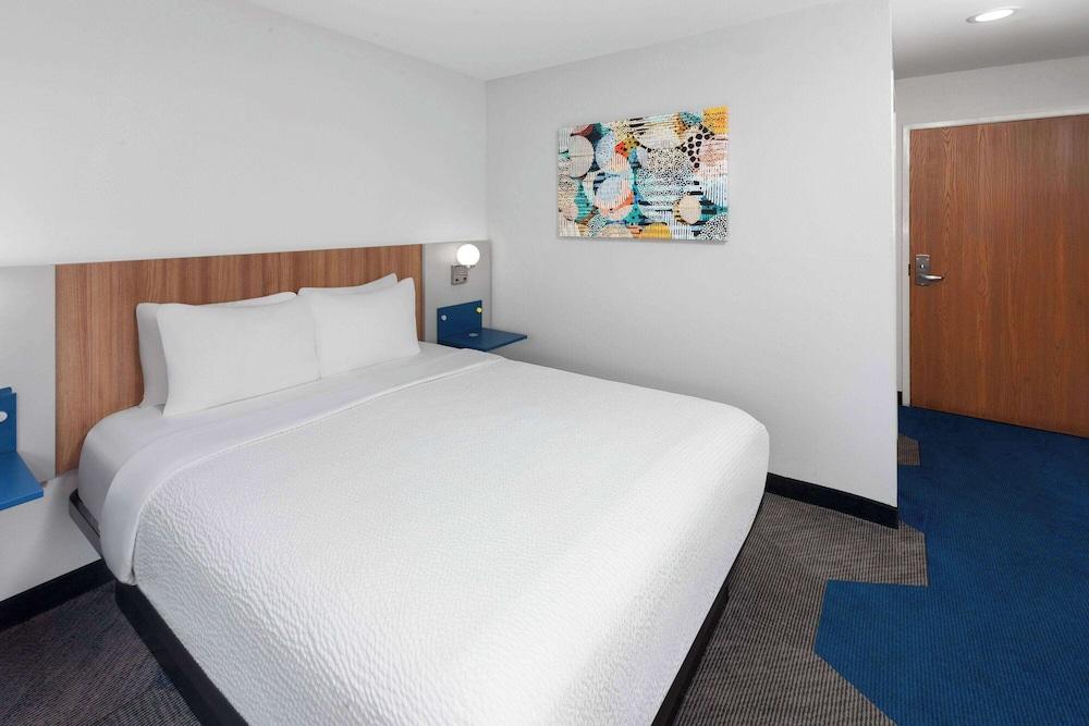 Microtel Inn by Wyndham Janesville