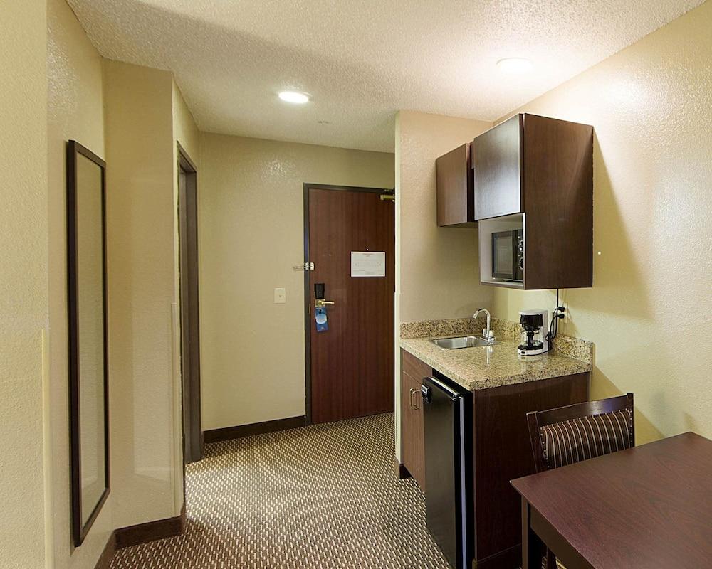 Quality Suites Addison - Dallas