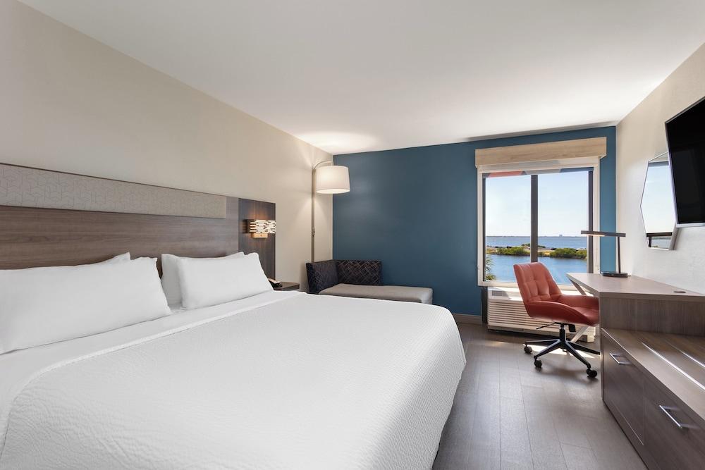 Holiday Inn Express Hotel & Suites Tampa-Rocky Point Island by IHG