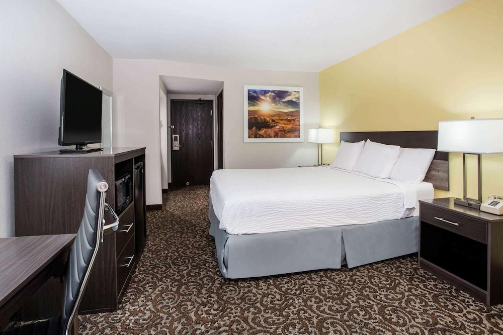 Days Inn by Wyndham Phoenix North