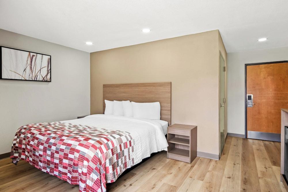 Red Roof Inn & Suites Euless - DFW Airport Southwest