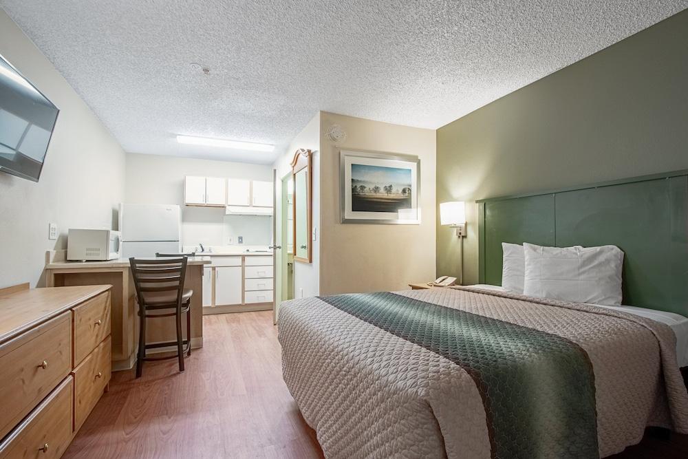 HomeTowne Studios Phoenix - Dunlap Ave