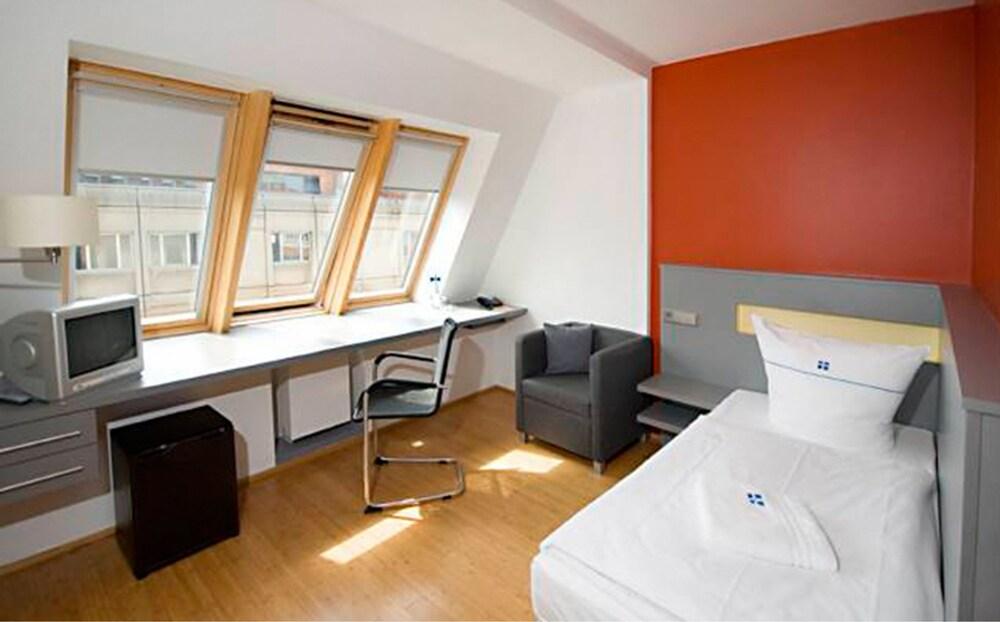 Dietrich-Bonhoeffer-Hotel