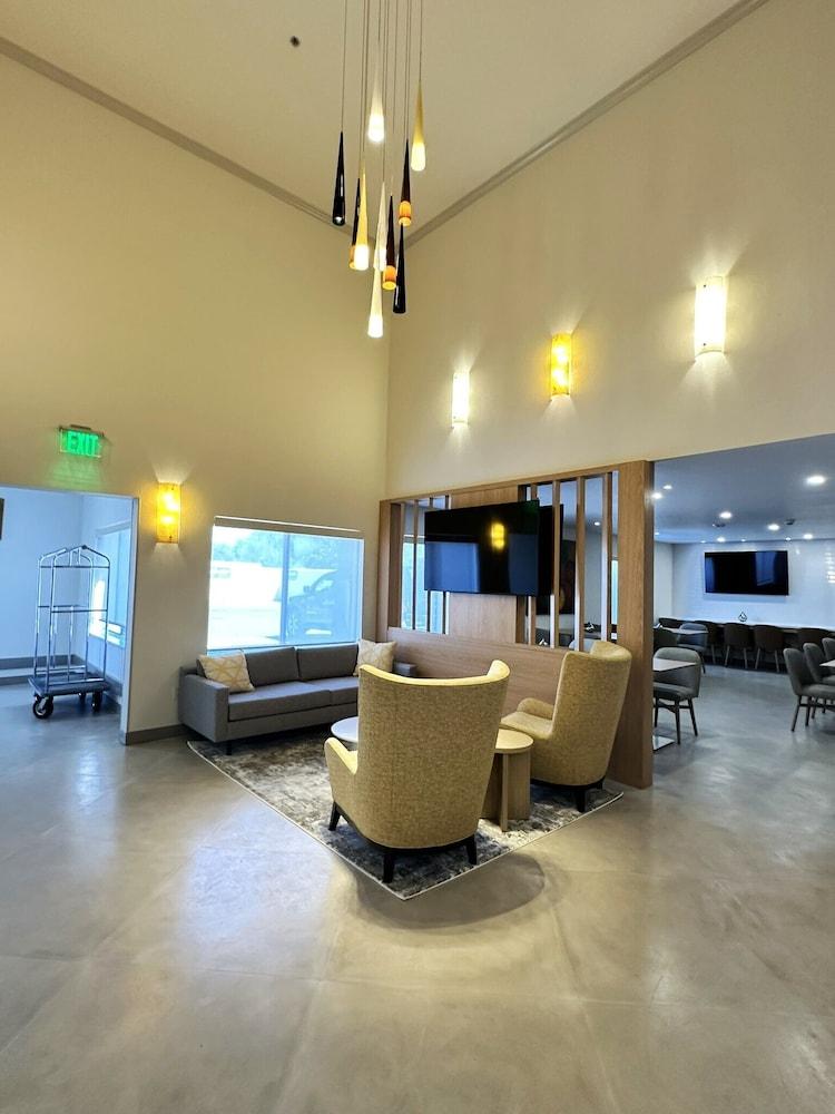 Comfort Suites At Tucson Mall