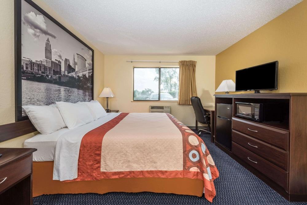 Super 8 by Wyndham Franklin/Middletown Area