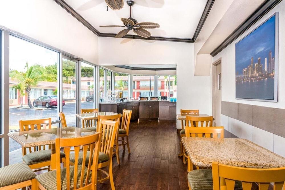 Econo Lodge Inn & Suites Florida City