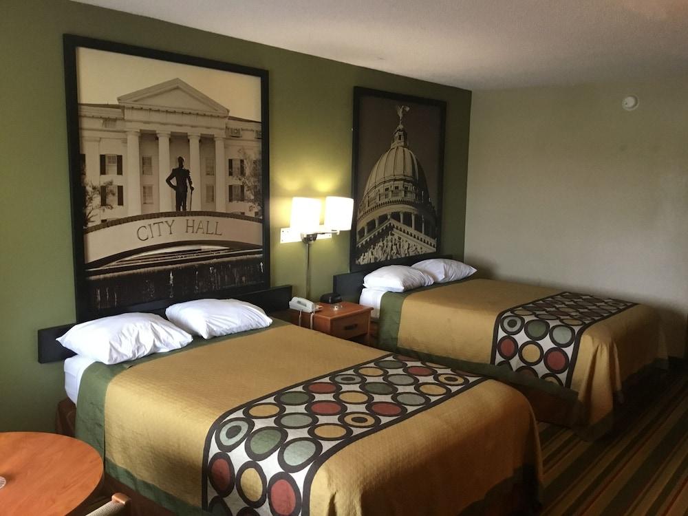 Super 8 by Wyndham Meridian