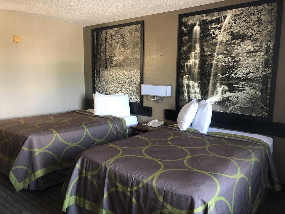 Super 8 by Wyndham Neosho