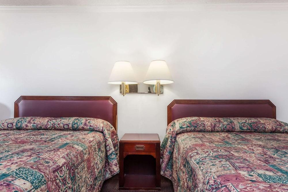 Knights Inn Columbia