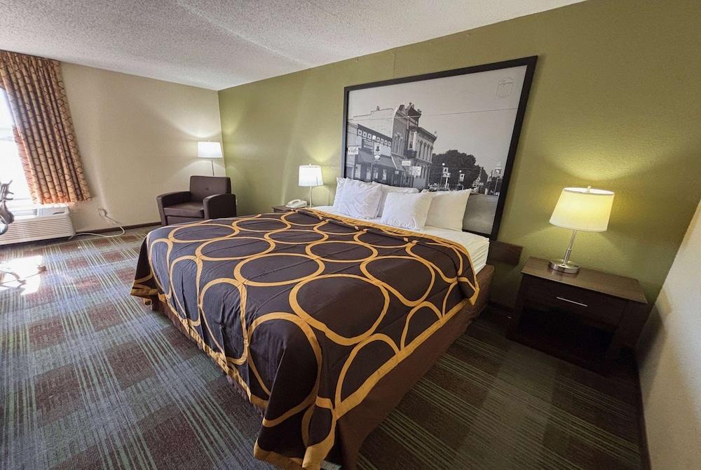 Super 8 by Wyndham Lincoln