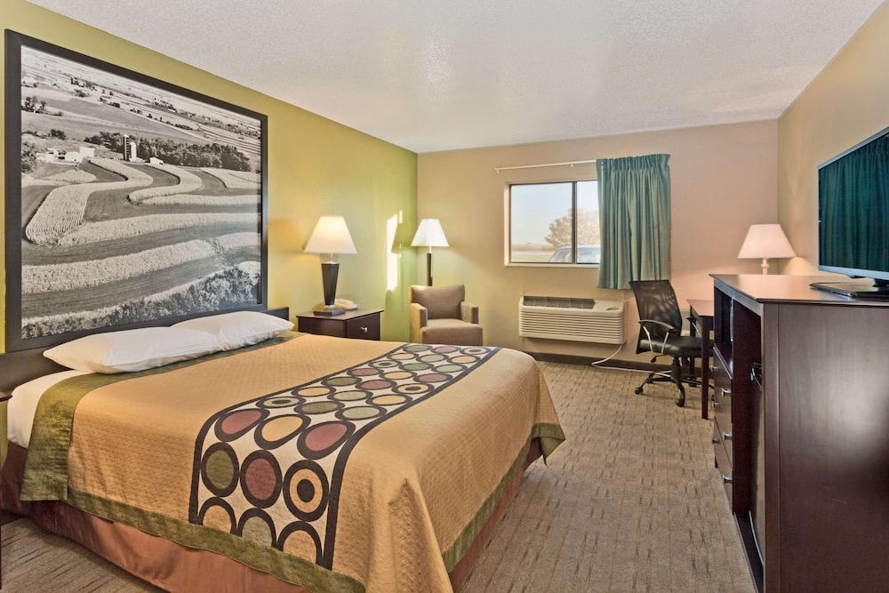 Super 8 by Wyndham Rochelle