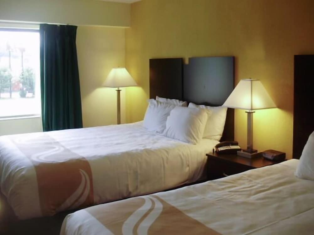 Quality Inn & Suites Pittsburgh Harmarville