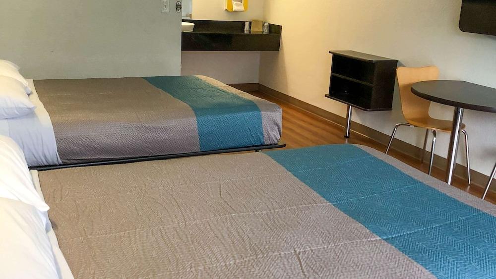 Motel 6 Daytona Beach, FL - Speedway