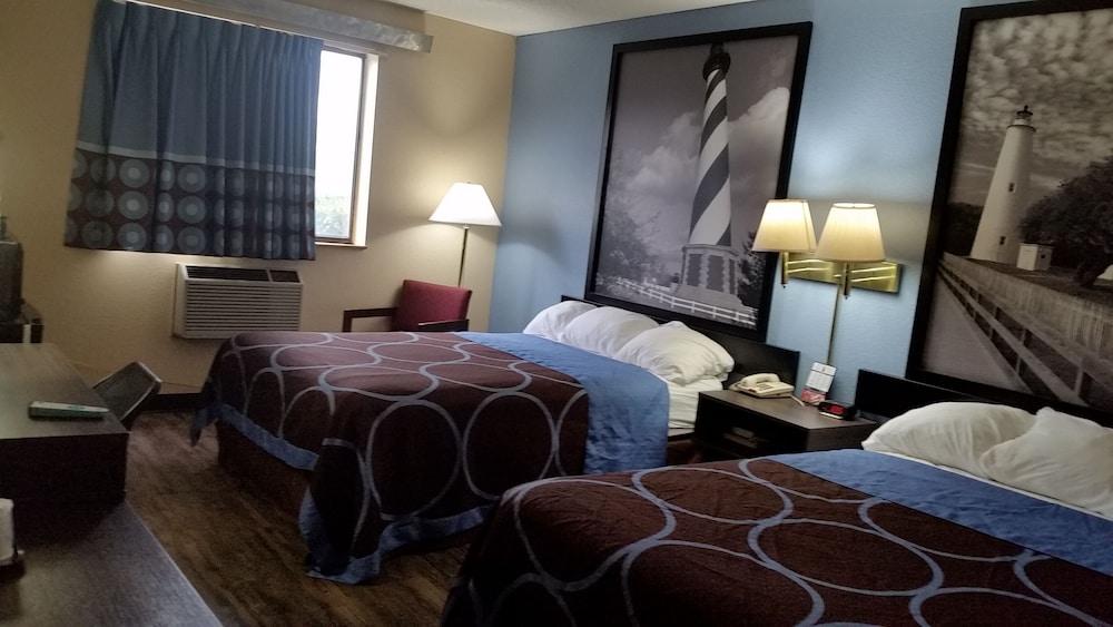 Super 8 by Wyndham Greenville