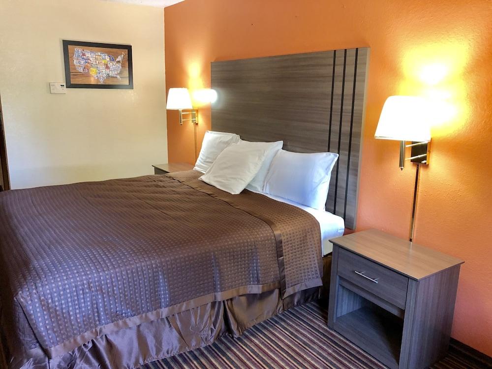 Econo Lodge Inn & Suites Mckinney - Plano North