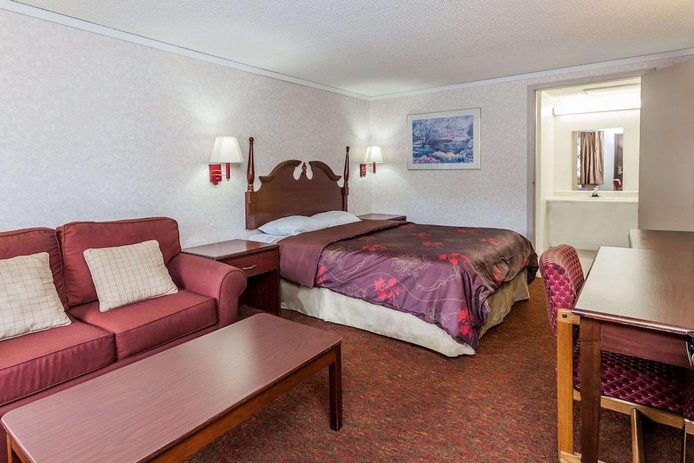 Knights Inn Farmington Hill