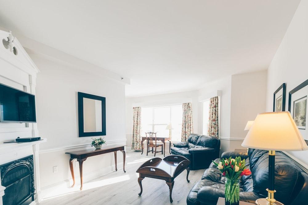 Loyalist Country Inn & Conference Centre