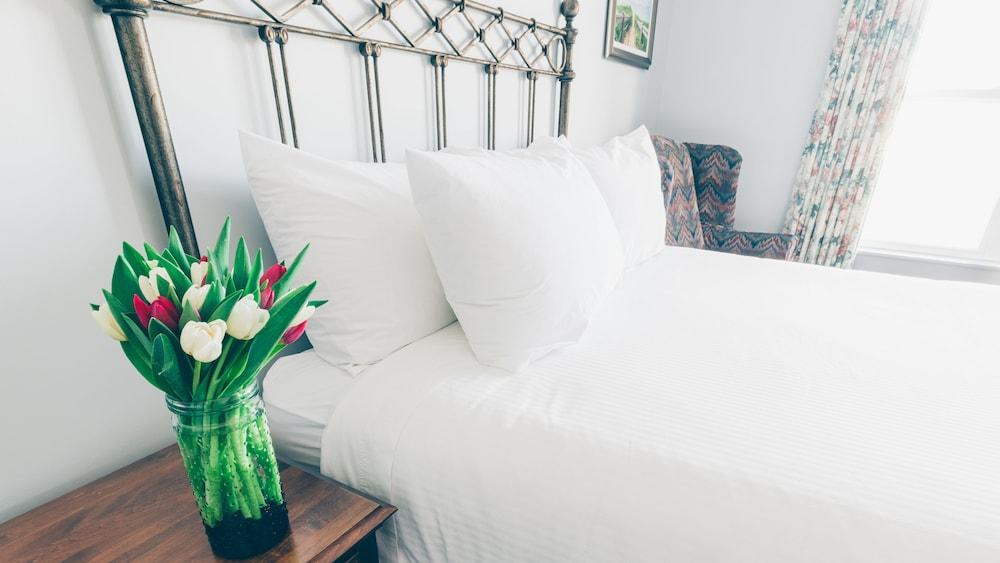 Loyalist Country Inn & Conference Centre