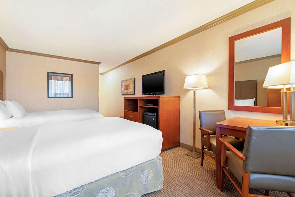 Best Western Plus Barclay Hotel