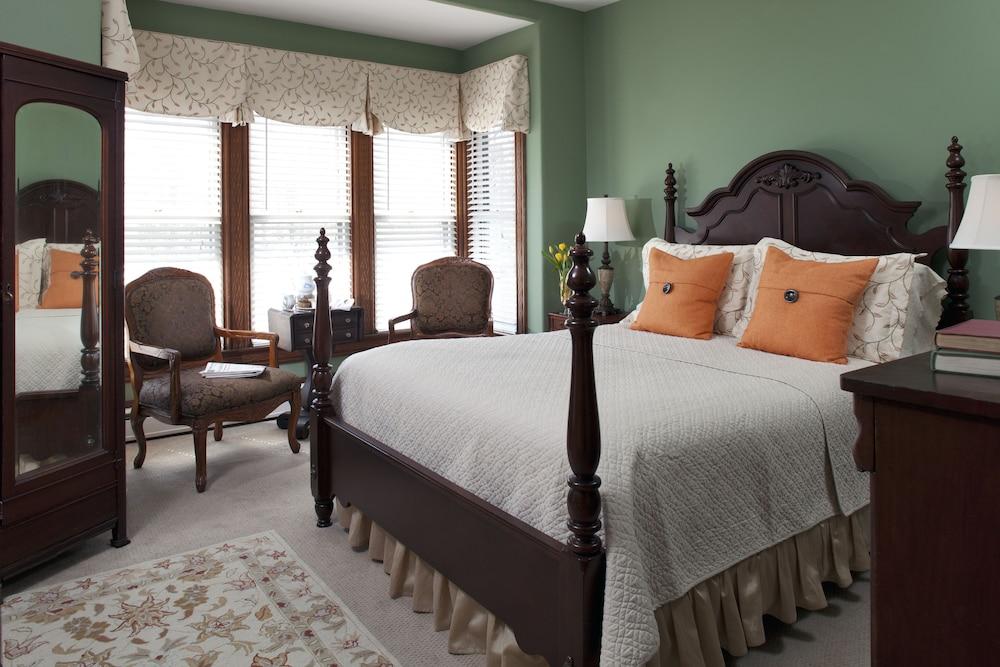 Brewster House Bed & Breakfast